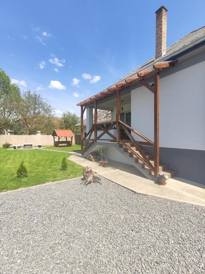 Komáromi Vendégház Erdőhorváti Erdohorvati Exterior foto